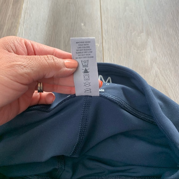 FORMATIVE ELEMENT Jaime high rise cropped leggings size small in Navy - Picture 6 of 7